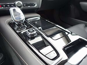 Volvo  Recharge Ultimate T8 AWD B&W/HUD/SHD/360°