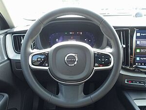 Volvo  Ultra Dark B5 AWD/Four-C/360°Cam/Massage