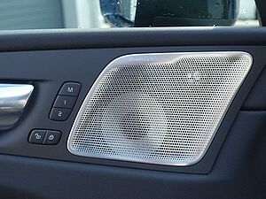 Volvo  Ultra Dark B5 AWD/Four-C/360°Cam/Massage