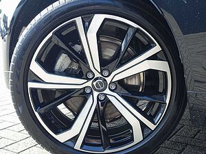 Volvo  Ultra Dark B5 AWD/Four-C/360°Cam/Massage