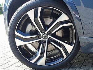 Volvo  Plus T8 AWD Plug-in Hybrid/FourC/AHK/B&W
