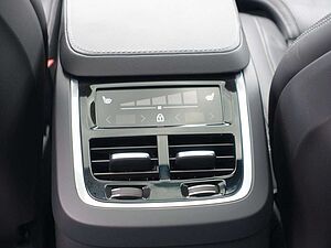 Volvo  Ultra Dark T8 AWD Recharge B&W/PANO/MASSAGE