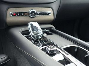 Volvo  Ultra Dark T8 AWD Recharge B&W/PANO/MASSAGE