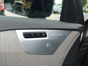 Volvo  Ultra Dark T8 AWD Recharge B&W/PANO/MASSAGE