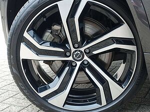 Volvo  Ultra Dark T8 AWD Recharge B&W/PANO/MASSAGE
