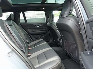 Volvo  B5 Benzin R-Design PANO/AHK/BLIS/360°KAM/ACC