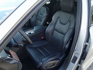 Volvo  B4 Plus Dark AWD 360°Cam/AHK/Harman/Kardon
