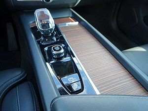 Volvo  B4 Plus Dark AWD 360°Cam/AHK/Harman/Kardon