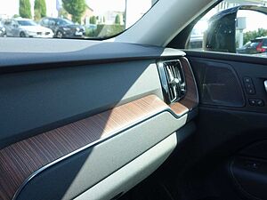 Volvo  B4 Plus Dark AWD 360°Cam/AHK/Harman/Kardon