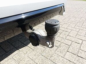 Volvo  B4 Plus Dark AWD 360°Cam/AHK/Harman/Kardon