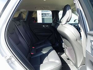 Volvo  B4 Plus Dark AWD 360°Cam/AHK/Harman/Kardon
