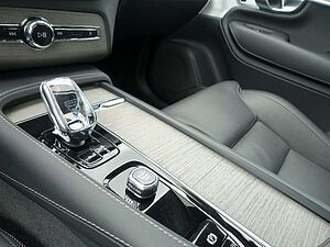 Volvo  T8 Recharge AWD Ultimate Bright FOUR-C/B&W