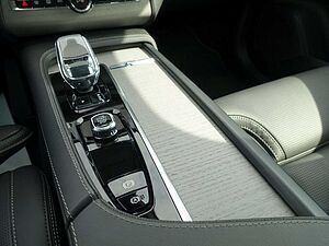 Volvo  Ultra Dark T8 AWD Plug-in Hybrid PANO/B&W