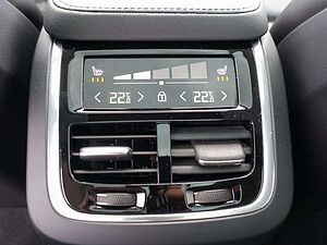 Volvo  Ultra T8 AWD Plug-In 360°/PANO/B&W/HUD/BLIS