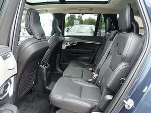 Volvo  Ultra Bright T8 AWD Plug-in Hybrid Pano, B&W