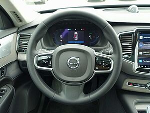 Volvo  Ultra Bright T8 AWD Plug-in Hybrid Pano, B&W
