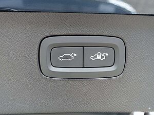 Volvo  Ultra Bright T8 AWD Plug-in Hybrid Pano, B&W