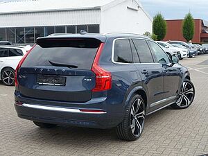 Volvo  Ultra Bright T8 AWD Plug-in Hybrid Pano, B&W