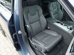 Volvo  Ultra Bright T8 AWD Plug-in Hybrid Pano, B&W