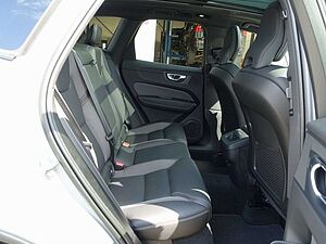 Volvo  B4 AWD Plus Dark/AHK/360°Cam/Pano. /Lenkrhz.