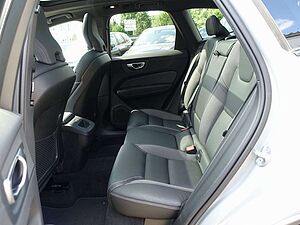 Volvo  B4 AWD Plus Dark/AHK/360°Cam/Pano. /Lenkrhz.