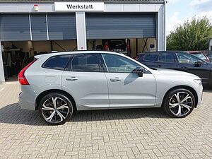 Volvo  B4 AWD Plus Dark/AHK/360°Cam/Pano. /Lenkrhz.