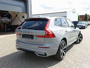 Volvo  B4 AWD Plus Dark/AHK/360°Cam/Pano. /Lenkrhz.