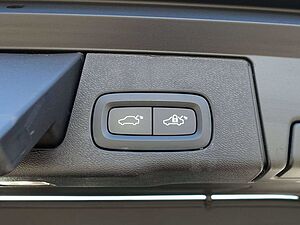 Volvo  B4 Diesel Plus Dark/AHK/Frontschhz. /Lenkrhz