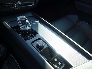 Volvo  B4 Diesel Plus Dark/AHK/Frontschhz. /Lenkrhz
