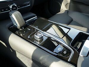 Volvo  Ultra T6 AWD/360°/Head-Up/Pano/360°/H&K/BLIS