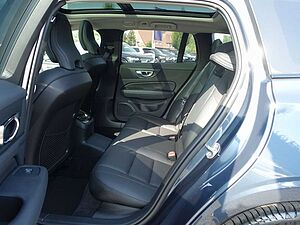 Volvo  Ultra T6 AWD/360°/Head-Up/Pano/360°/H&K/BLIS