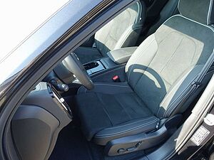 Volvo  Black Edition Ultra Twin Motor Performance
