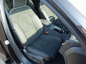 Volvo  Black Edition Ultra Twin Motor Performance