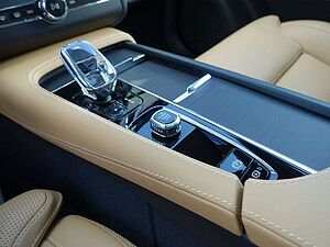 Volvo  Ultra, T8 AWD/Massage/360°/Pano/FourC/AHK