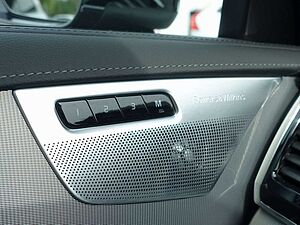 Volvo  Plus T8 AWD/360°/B&W/Pano/FourC/AHK/BLIS