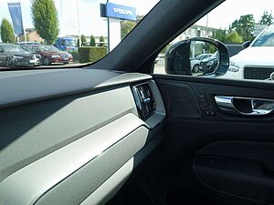 Volvo  B4 Plus Dark PANORAMA/360°KAM/STANDHEIZUNG