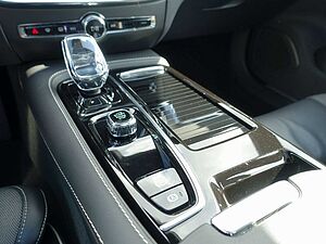 Volvo  Recharge Ultimate Dark T8 AWD 360°/B&W/HUD