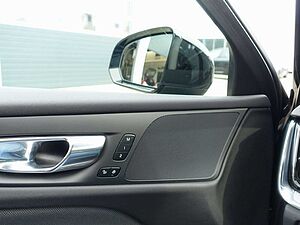 Volvo  R-Design B4/HeadUP/360°/AHK/StndHZ/BLIS