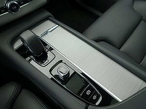 Volvo  Ultra T8 AWD/FourC/360°/H&K/Pano/Head-Up