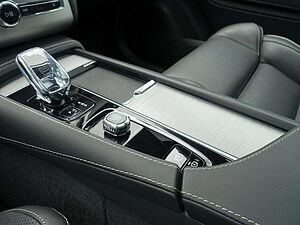 Volvo  Plus T8 AWD/FourC/AHK/PANO/360°/HeadUP/B&W