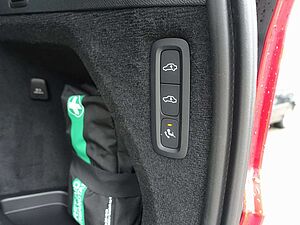 Volvo  Plus T8 AWD/FourC/AHK/PANO/360°/HeadUP/B&W