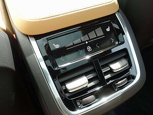 Volvo  Ultra Dark T8 AWD/FourC/AHK/B&W/Pano/HeadUp