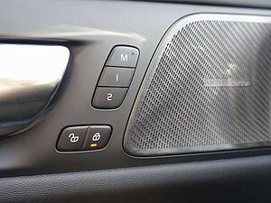 Volvo  Ultra Dark T6 AWD Plug-in Hybrid PANO/HUD