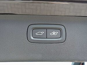 Volvo  Plus T8 AWD Plug-in Hybrid PANO/HUD/B&W/AHK
