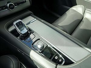Volvo  Plus T8 AWD Plug-in Hybrid PANO/HUD/B&W/AHK