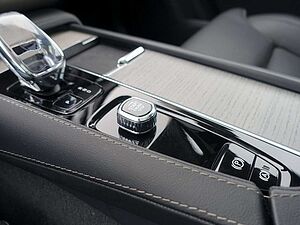 Volvo  Ultra Dark T8 AWD/Massage/360°/FourC/AHK