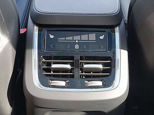 Volvo  T8 Ultra Dark AWD Massage/360°/B&W/FourC