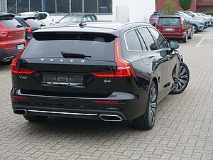 Volvo  B4 Mild-Hybrid Benzin Inscription/AHK/Pano