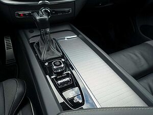 Volvo  D4 DPF 2WD R Design Kamera/BLIS/Harman