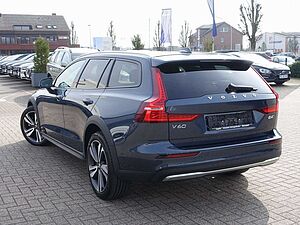 Volvo  Plus B4 AWD/Pano/AHK/360°/H&K